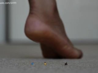 Giantess foot tinies pov
