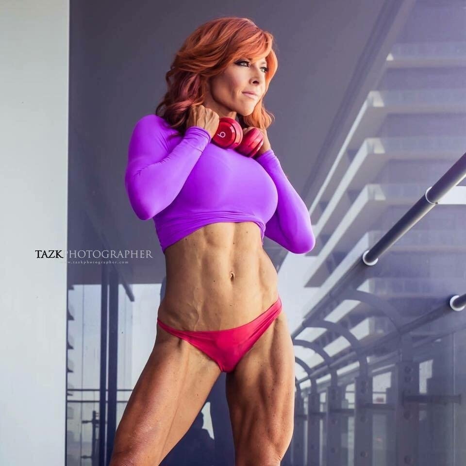 Fit redhead abs