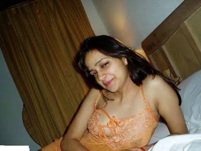 Pakistani GIrlfriend with Boyfriend in Hotel sexy boobs.