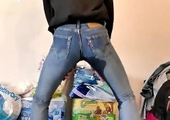Wetting levis jeans